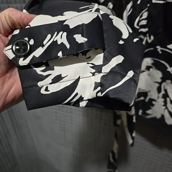 Black White Floral Raincoat Jacket FitsLg Chicos3 NWT Belted Boho Chic Glam City - Picture 8 of 16